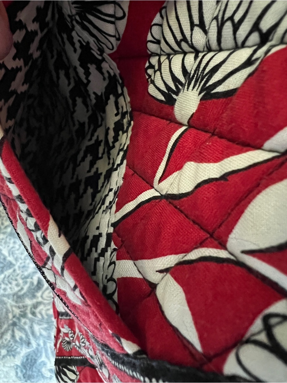 Vera Bradley Red and White Quilted Floral Crossbody Bag - Picture 9 of 11